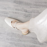 Zapatos de tacón bajo con punta negra auténtica para mujer